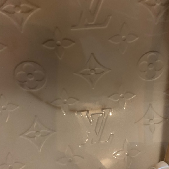 Authentic Louis Vuitton Alma GM Vernis Tan - Picture 8 of 11